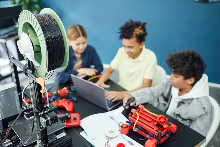 niños utilizando impresora 3d funciones de una impresora 3d